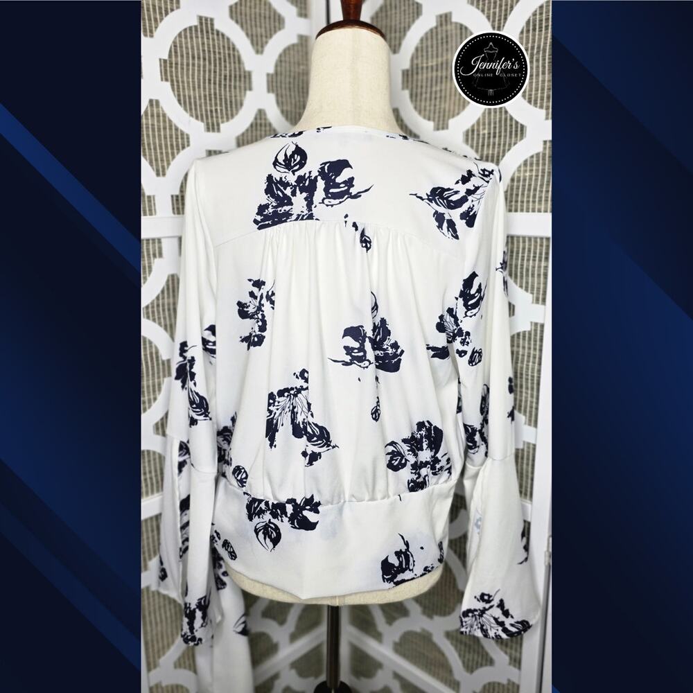 Zoe & Sam Blue and White Floral Bell Sleeves Long Tie V-Neck Blouse Size L - Picture 7 of 11